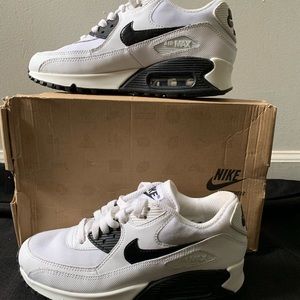COPY - White and Black Airmaxes